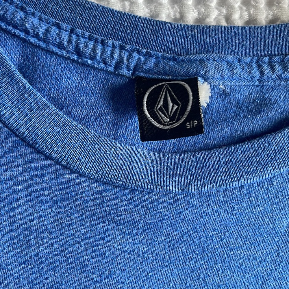 Blue Volcom t-shirt! - Picture 3 of 3
